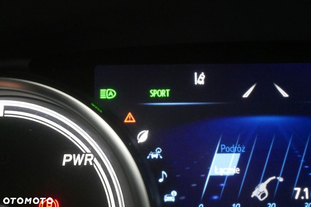 Toyota Camry 2.5 Hybrid Comfort CVT - 22