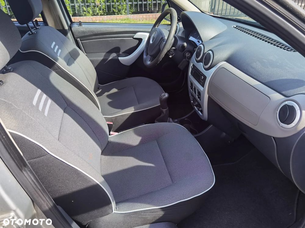 Dacia Sandero 1.2 16V 75 Celebration - 8