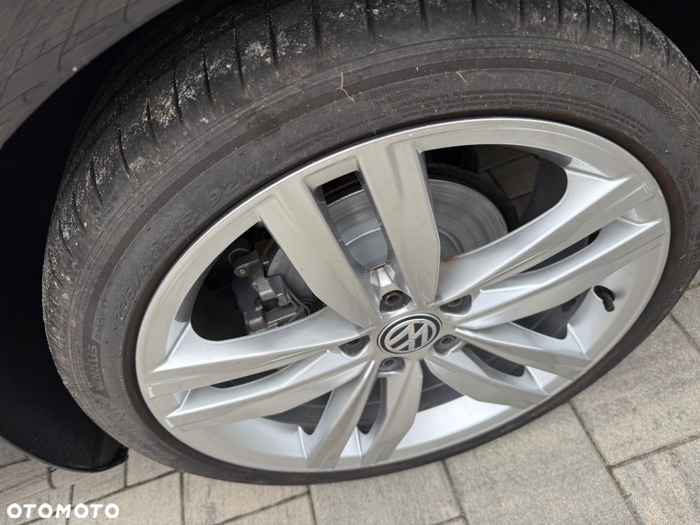 Volkswagen Golf - 25