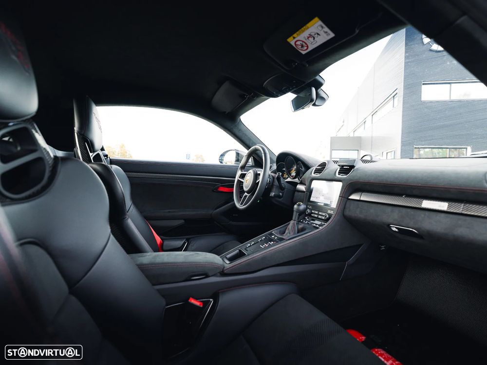 Porsche 718 Cayman GT4 RS - 12