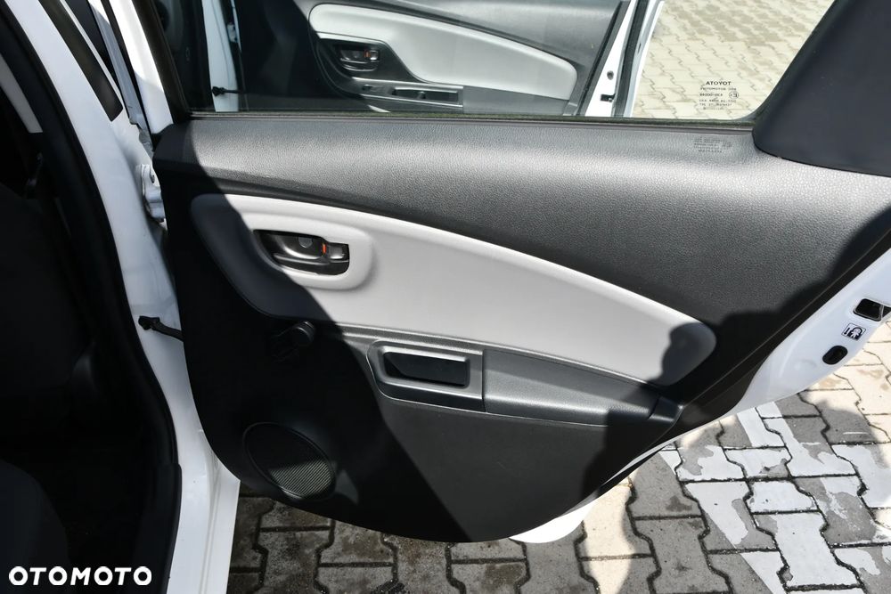 Toyota Yaris Hybrid 100 Active - 30