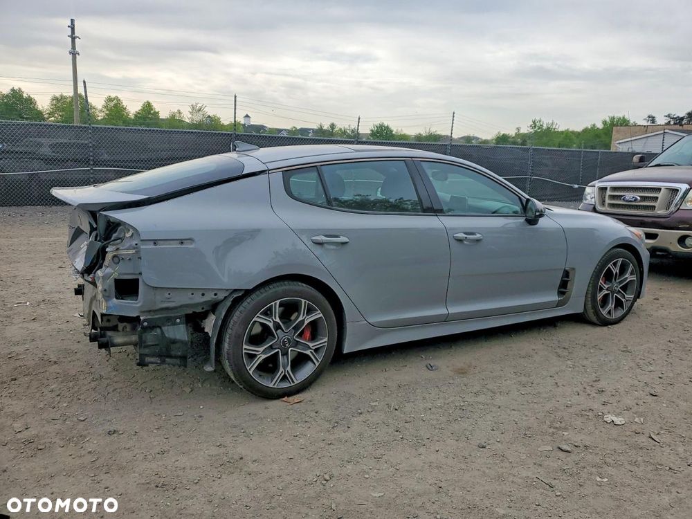 Kia Stinger - 4