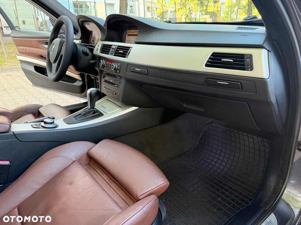 BMW Seria 3 330i - 9