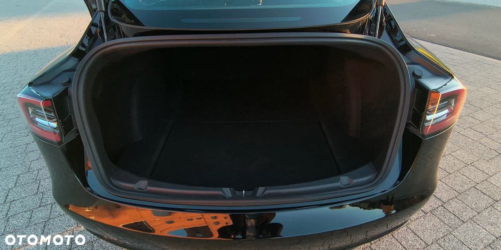 Tesla Model 3 - 7