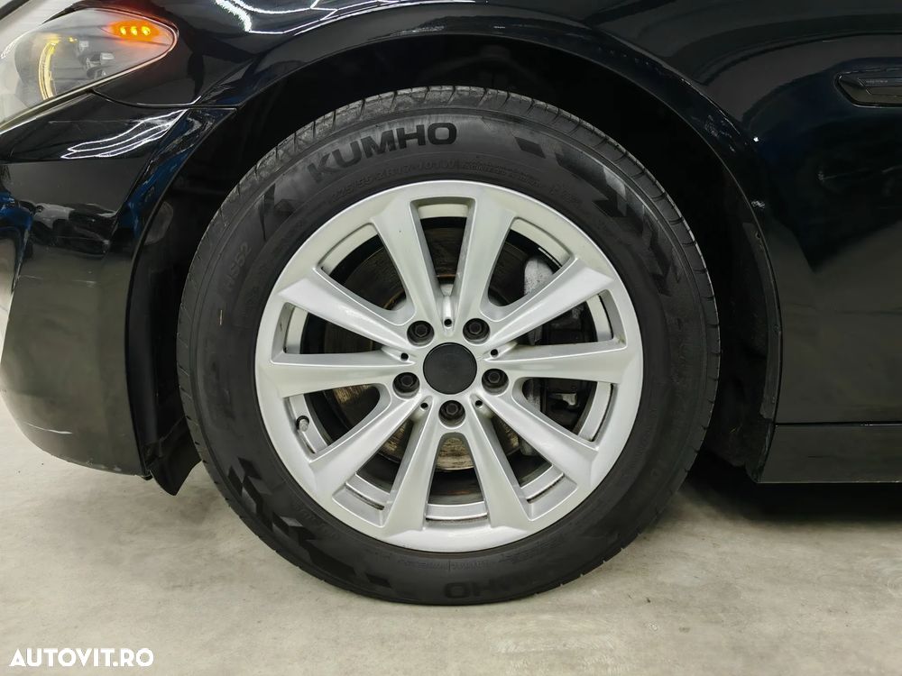 BMW Seria 5 525d xDrive Touring Sport-Aut. - 32