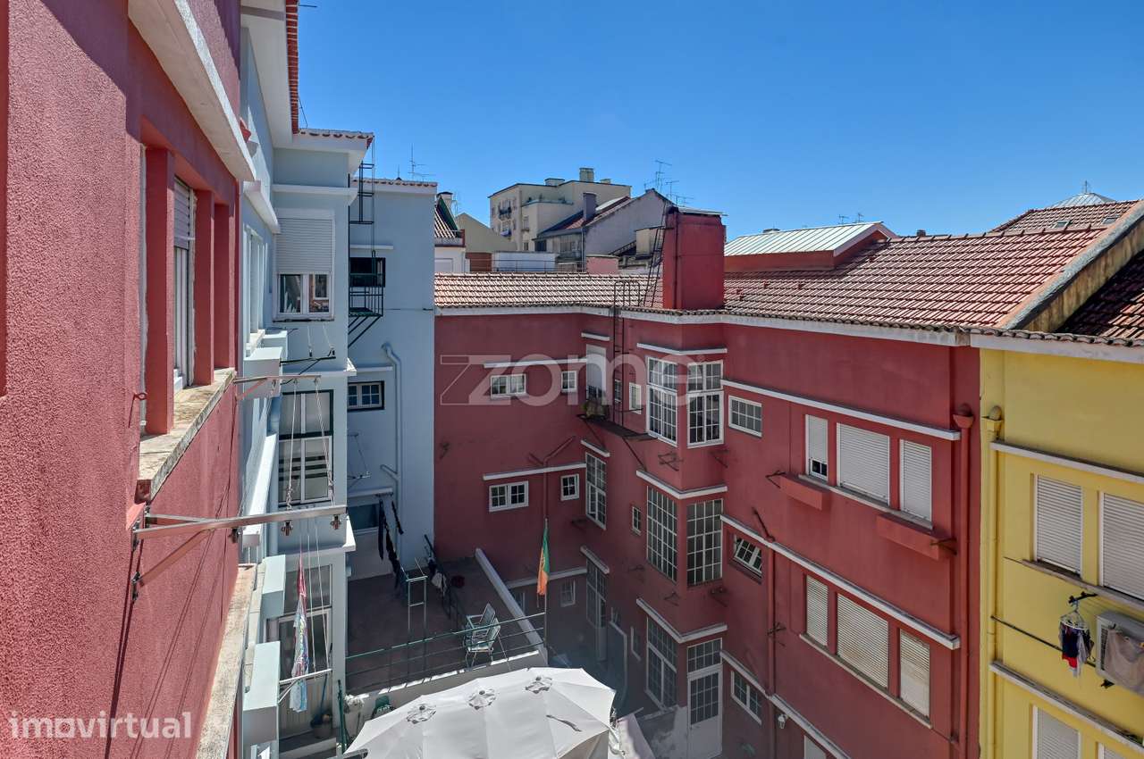 Apartamento T2 renovado no Areeiro - Grande imagem: 3/22
