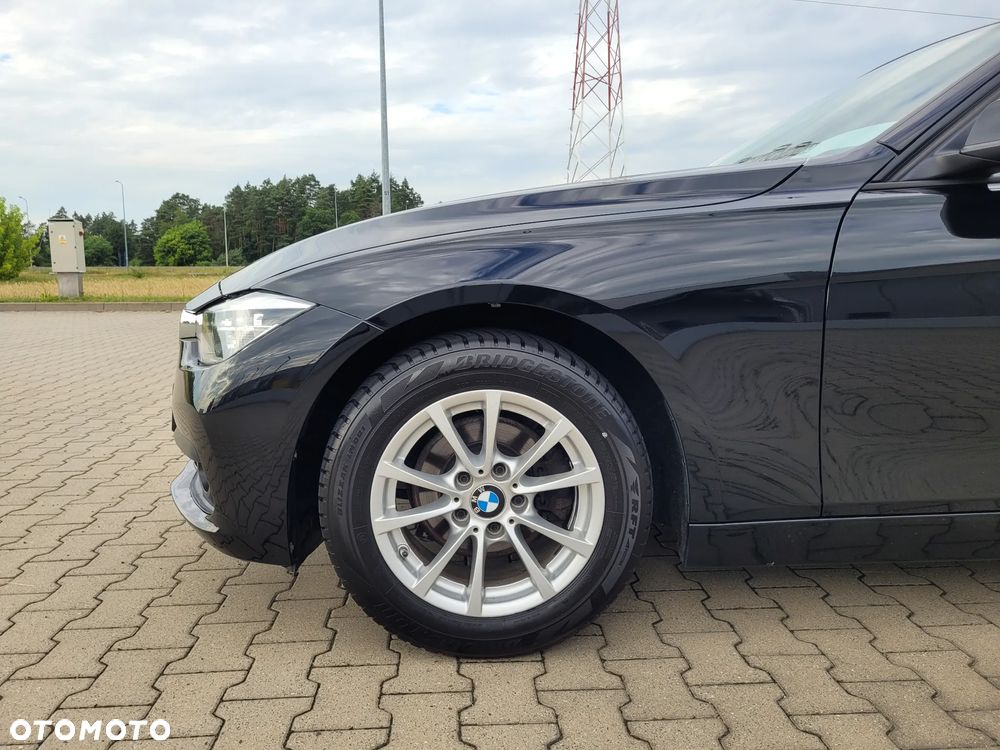 BMW Seria 3 318d - 11