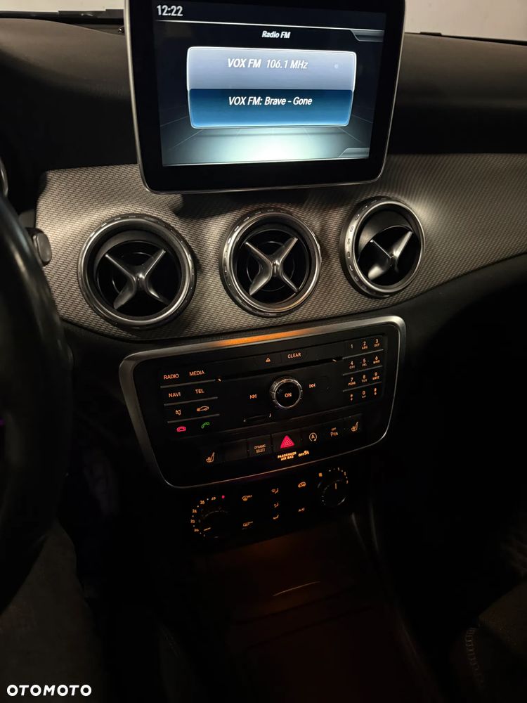 Mercedes-Benz GLA - 16