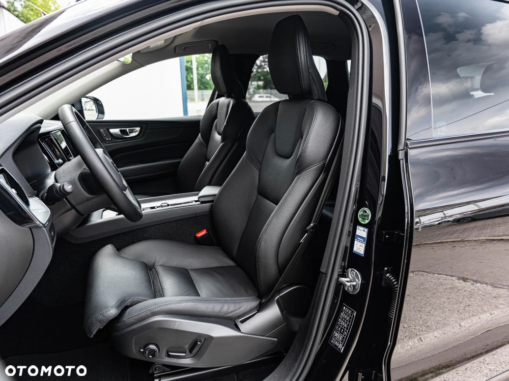 Volvo XC 60 B4 D Ultimate Dark - 23