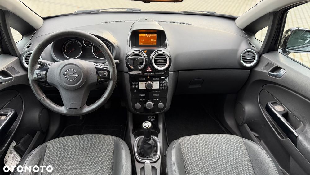 Opel Corsa 1.4 16V Cosmo - 16