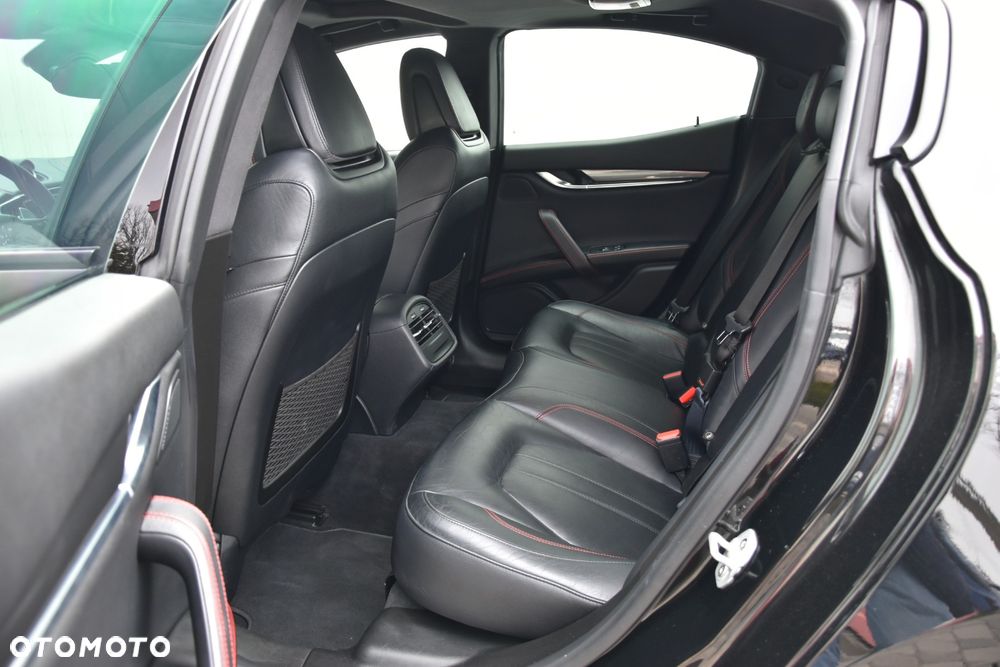 Maserati Ghibli GranSport - 16