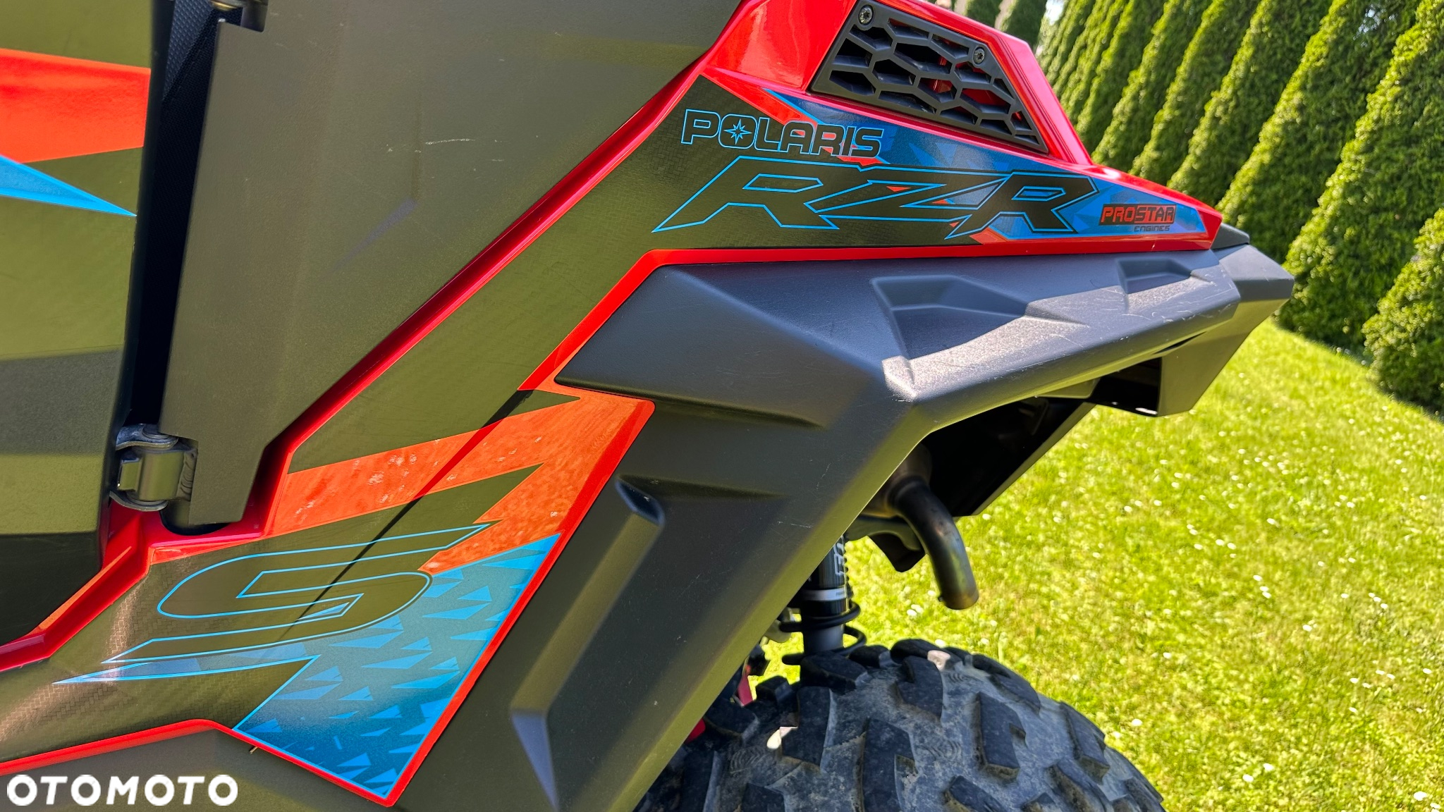 Polaris RZR - 12