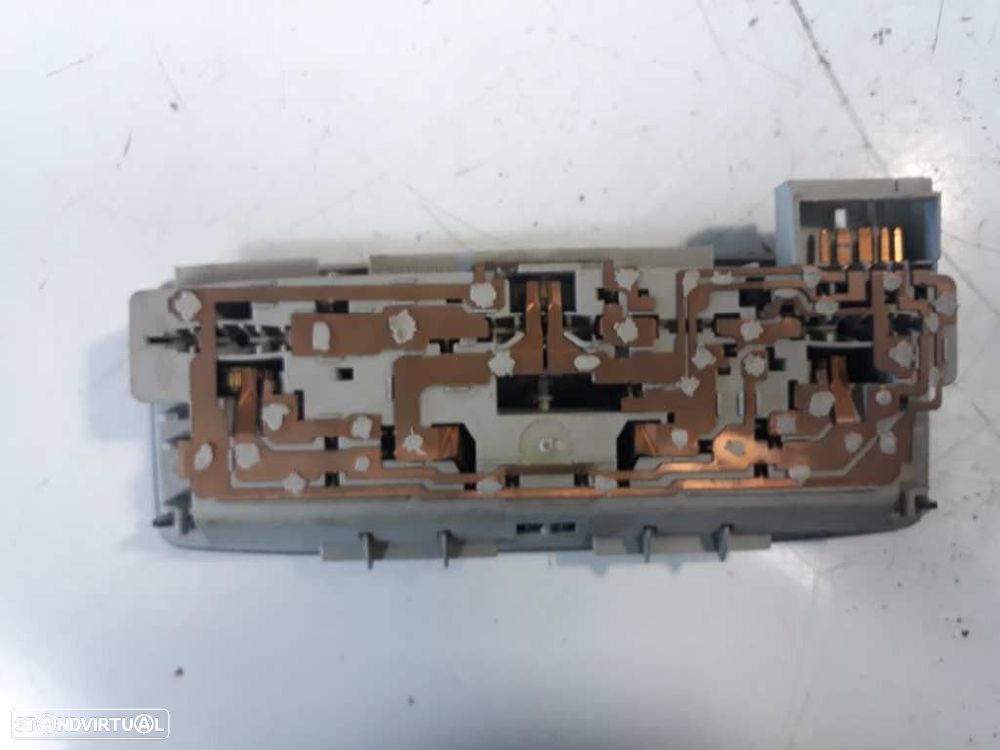 LUZ INTERIOR RENAULT LAGUNA II 2004 -8200013576 - 3