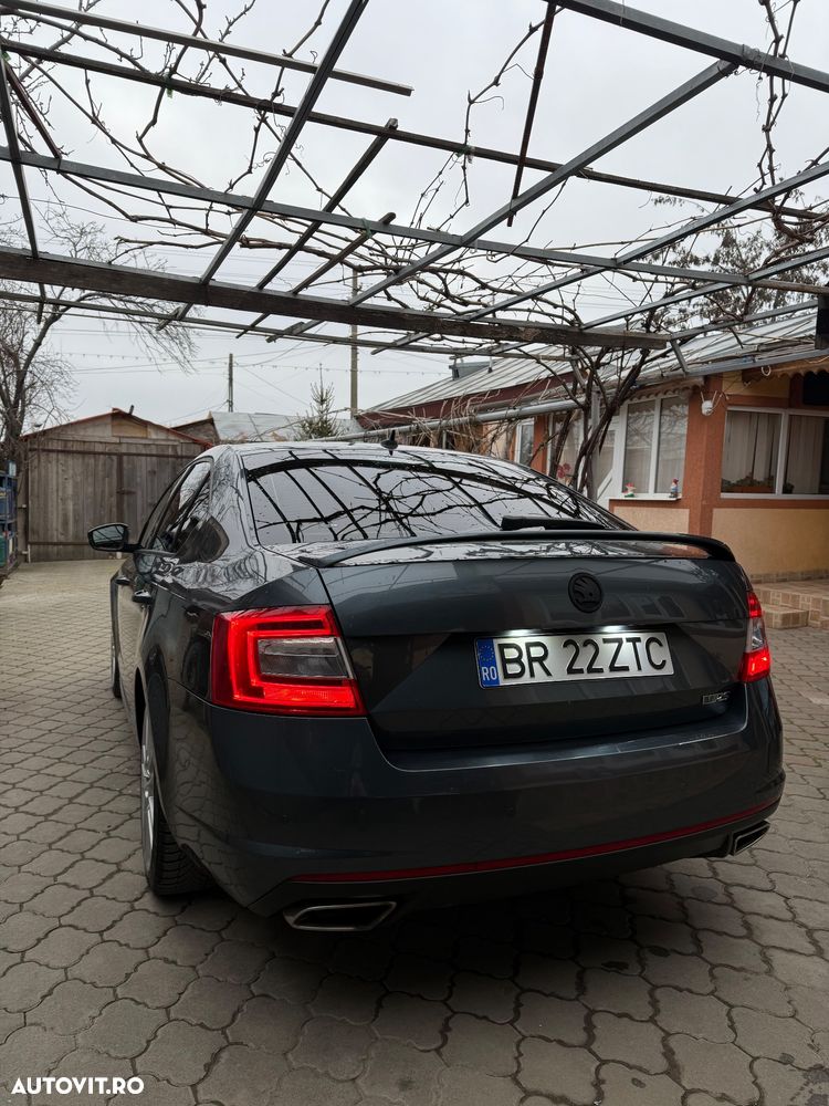 Skoda Octavia 2.0 TDI DSG RS - 10