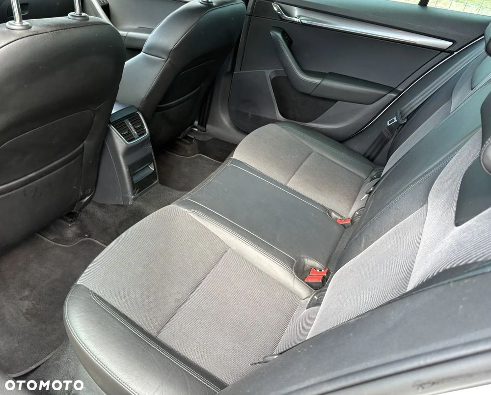 Skoda Octavia 2.0 TDI DSG Style - 27