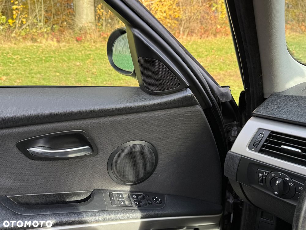 BMW Seria 3 320i - 16