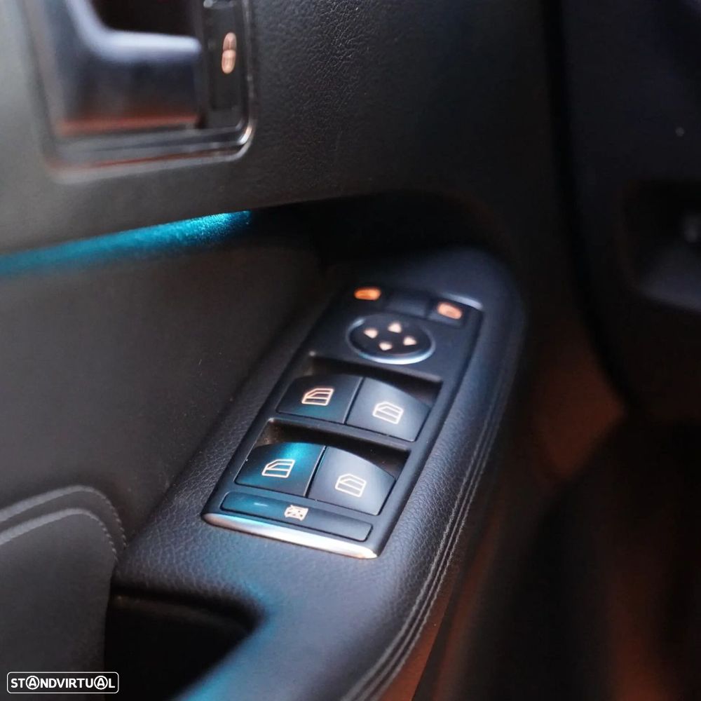 Mercedes-Benz E 300 Bluetec Hybrid Avantgarde - 37