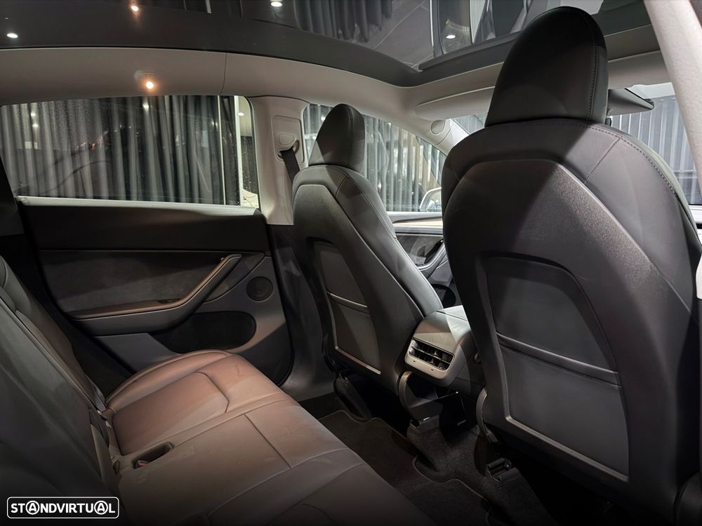 Tesla Model Y Long Range Dual Motor AWD - 39