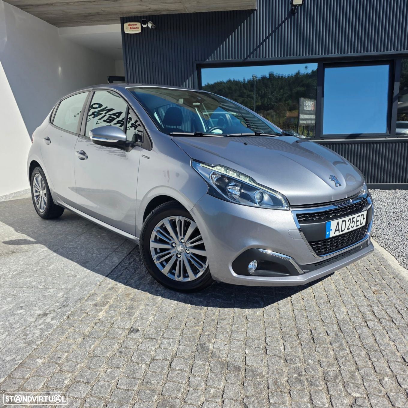 Peugeot 208 1.2 PureTech Signature - 15