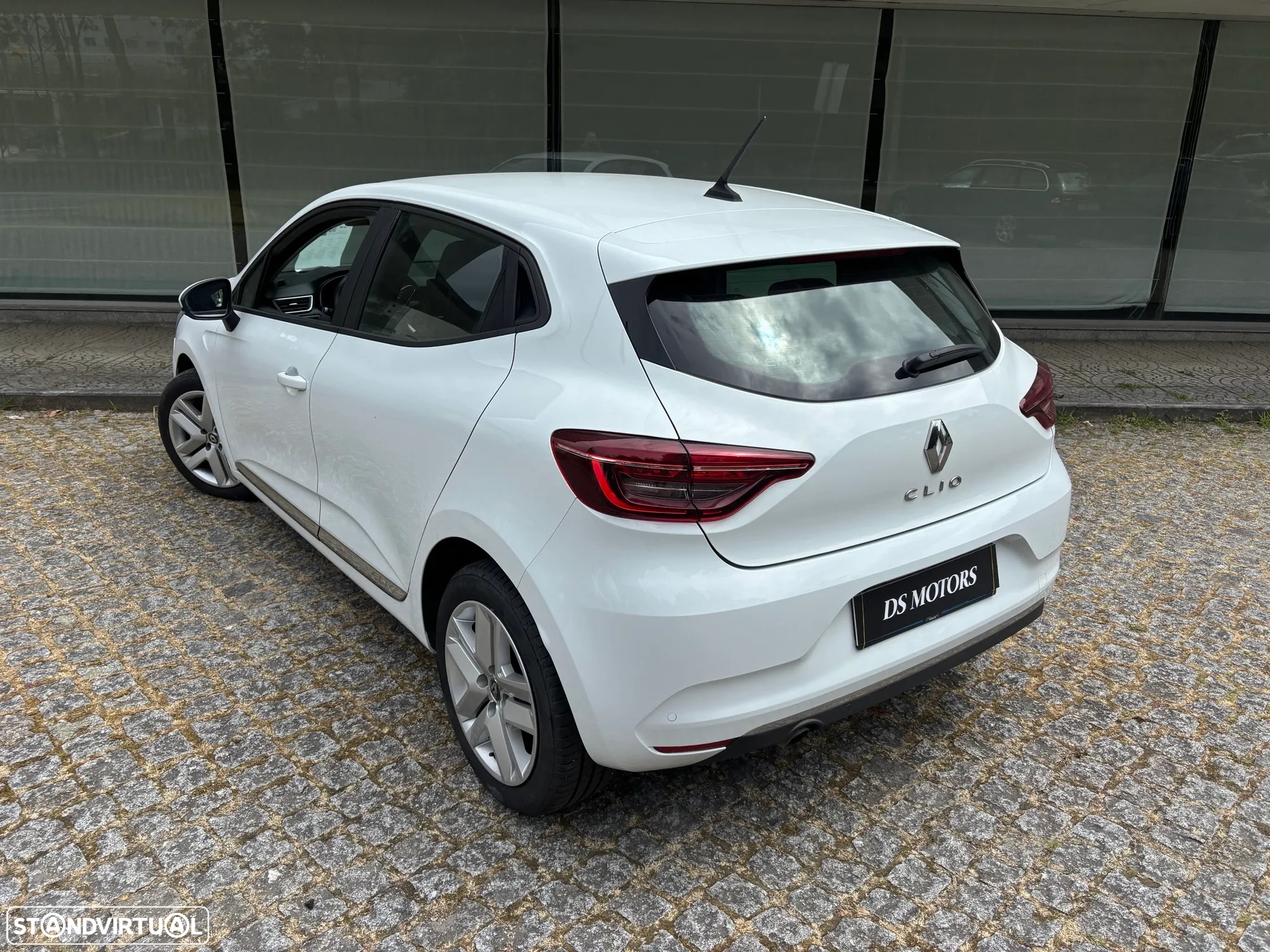 Renault Clio BLUE dCi 85 BUSINESS EDITION - 4