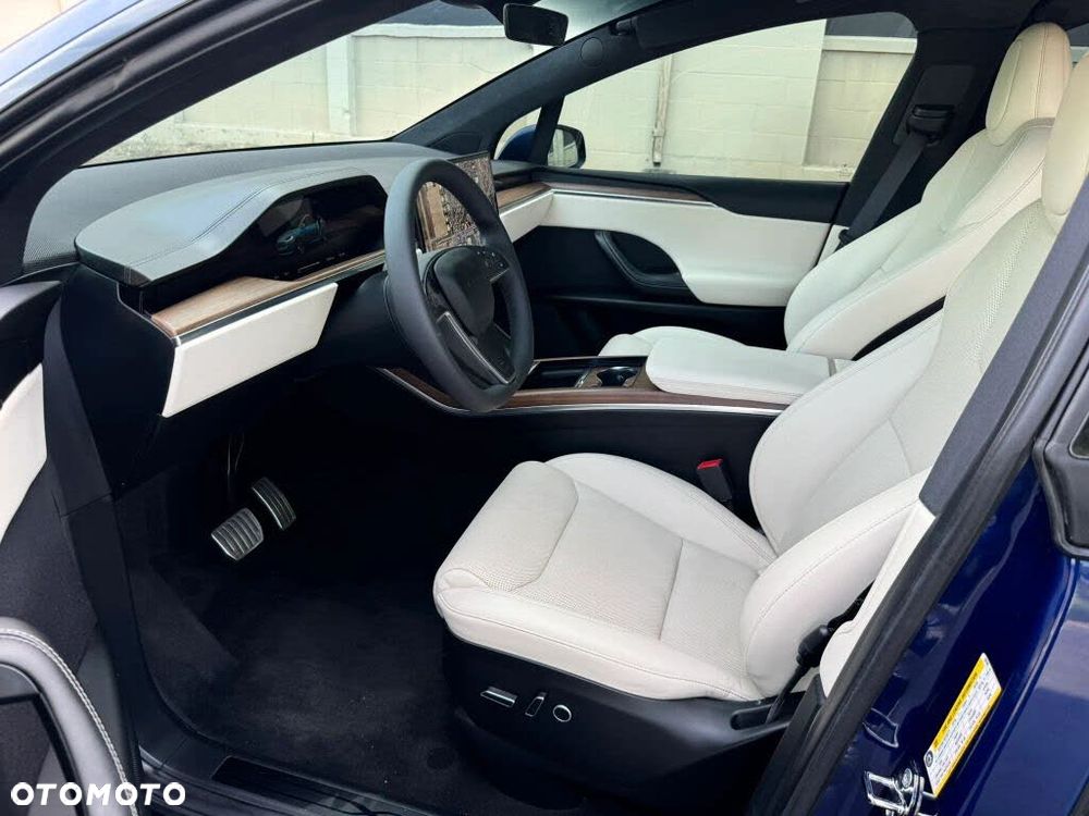 Tesla Model X - 9