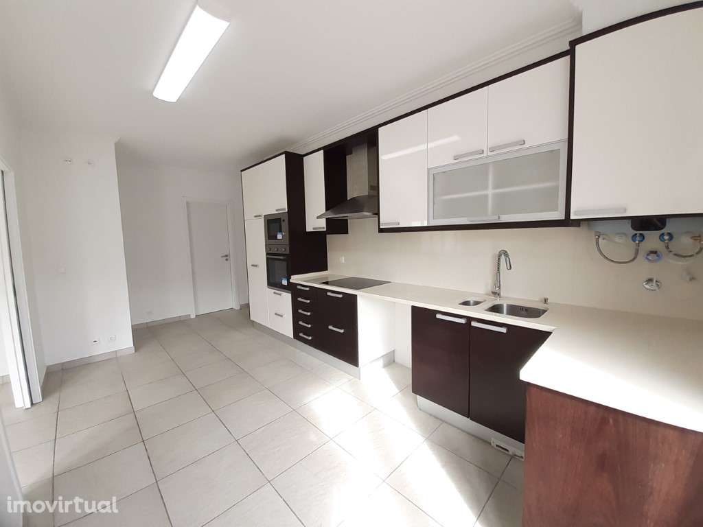 Moradia V3+1 c/vista mar na Ericeira - Grande imagem: 2/43