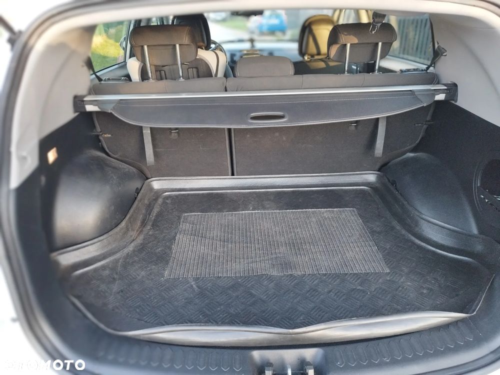 Kia Sportage 2.0 L - 7