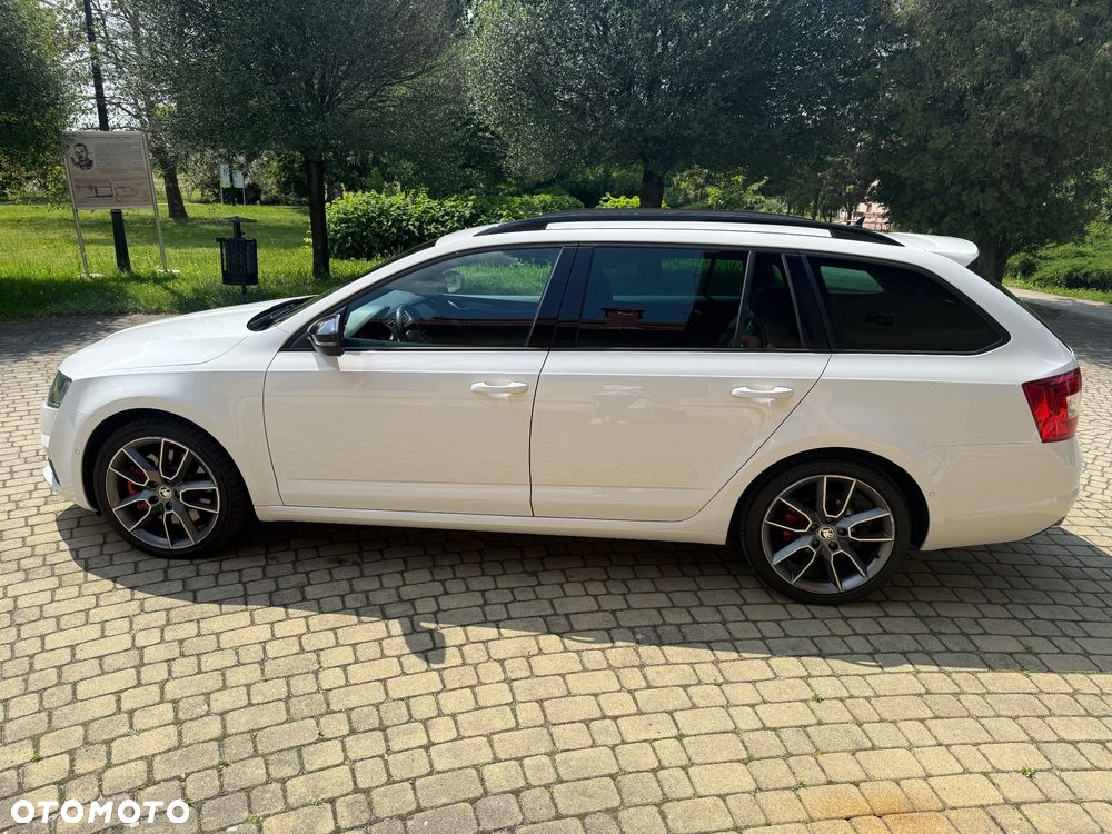 Skoda Octavia Combi 2.0 TDI DSG RS - 14