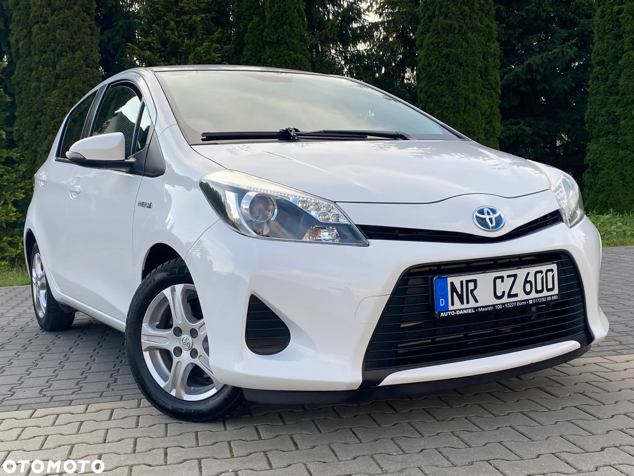 Toyota Yaris Hybrid 100 Premium - 16