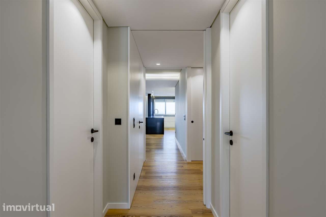 Apartamento T3 com Varanda e Vista Rio em Lordelo - Grande imagem: 4/29