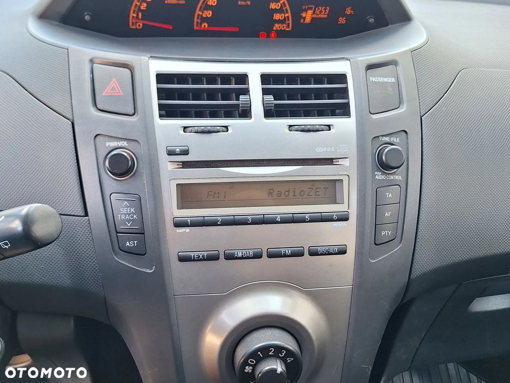 Toyota Yaris 1.33 Luna - 19