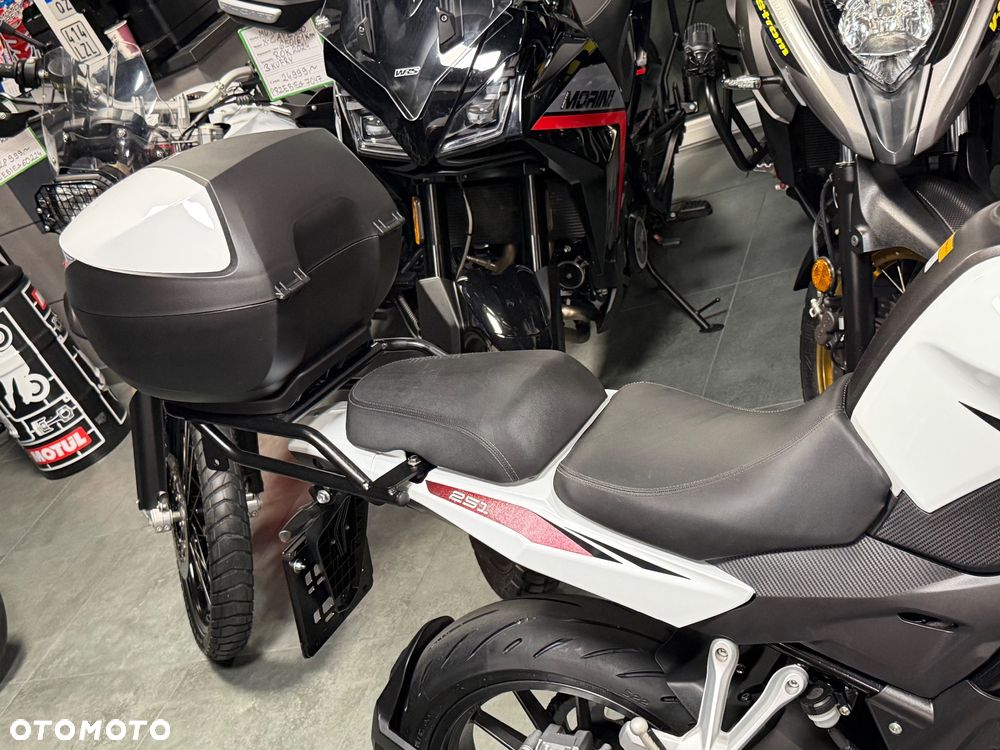 Benelli TRK 251 - 12