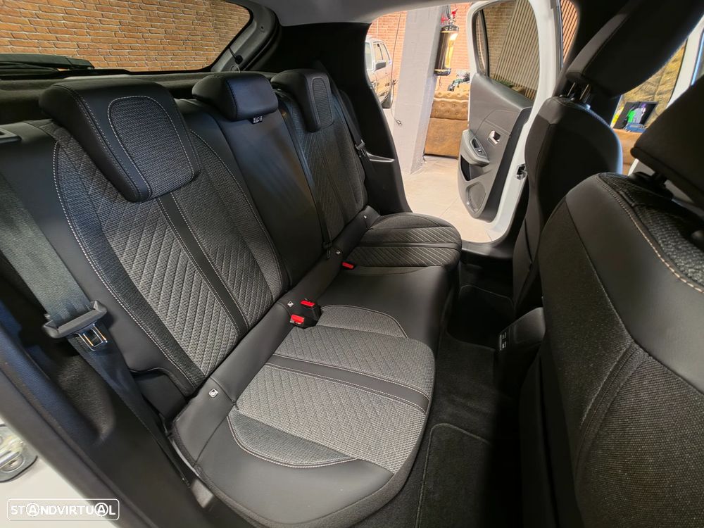 Peugeot 208 1.2 Hybrid Allure e-DCS6 - 15