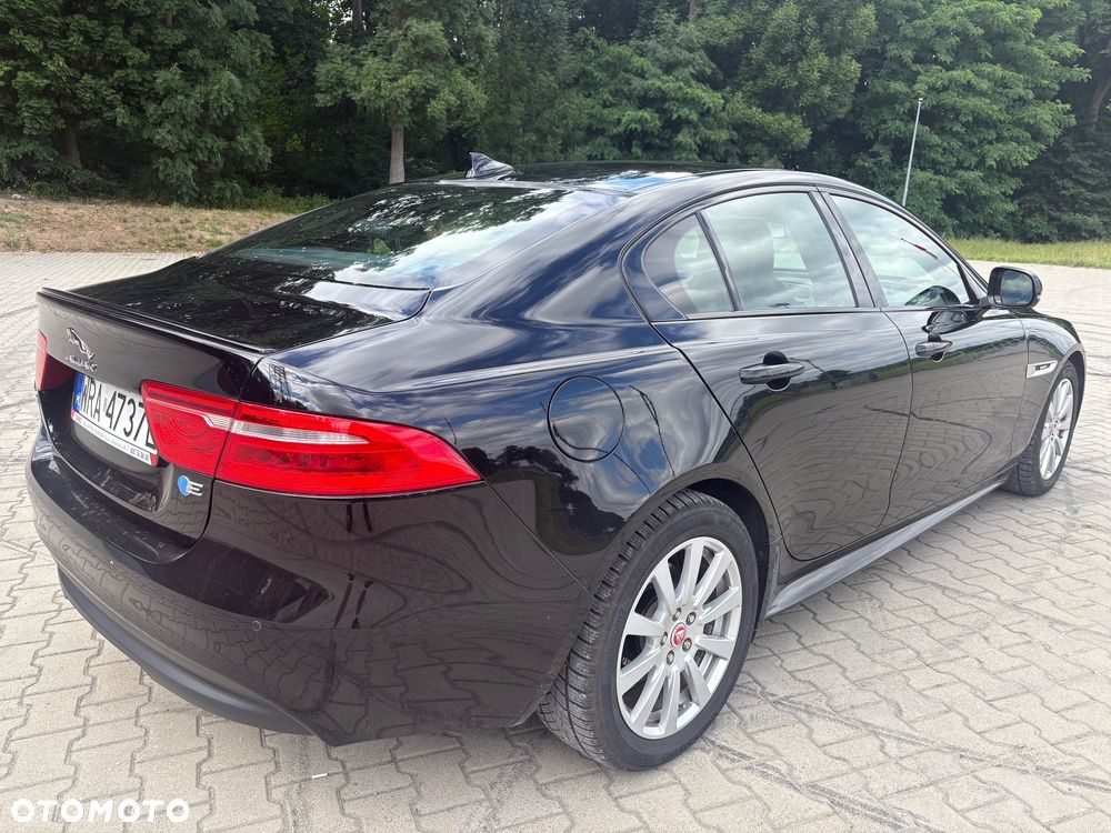 Jaguar XE 2.0 D R-Sport - 9