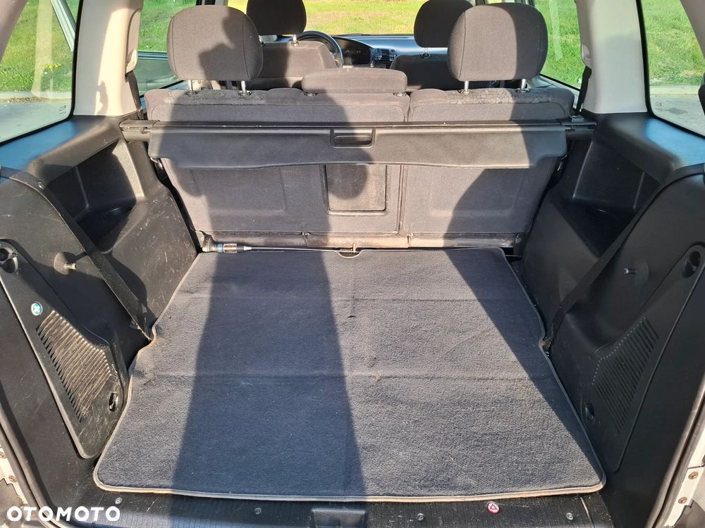 Opel Zafira 2.2 - 13