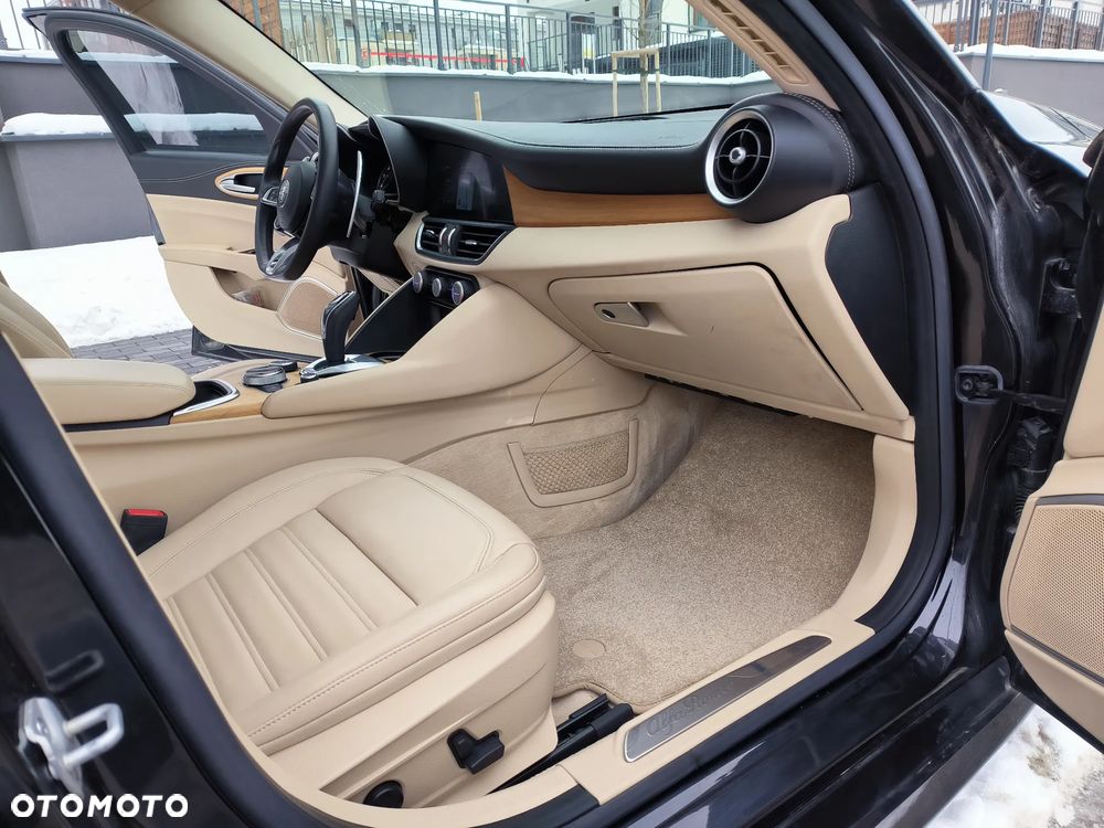 Alfa Romeo Giulia 2.0 Turbo 16V AT8 Veloce - 13