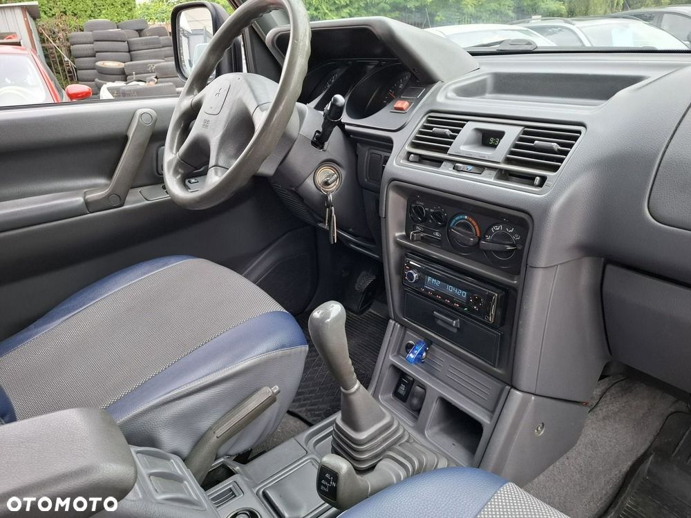 Mitsubishi Pajero - 21
