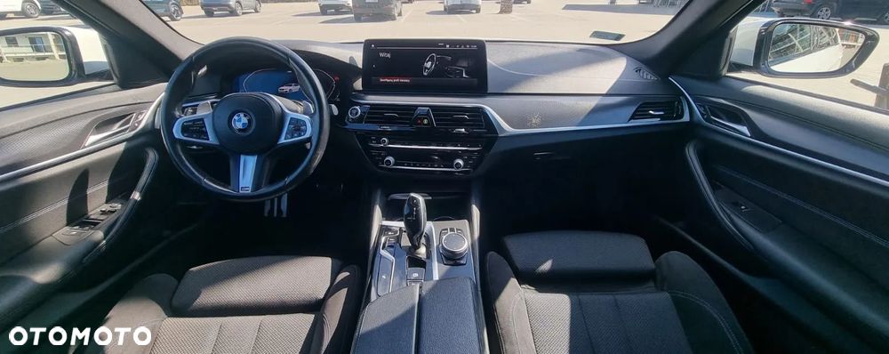 BMW Seria 5 520d xDrive - 14