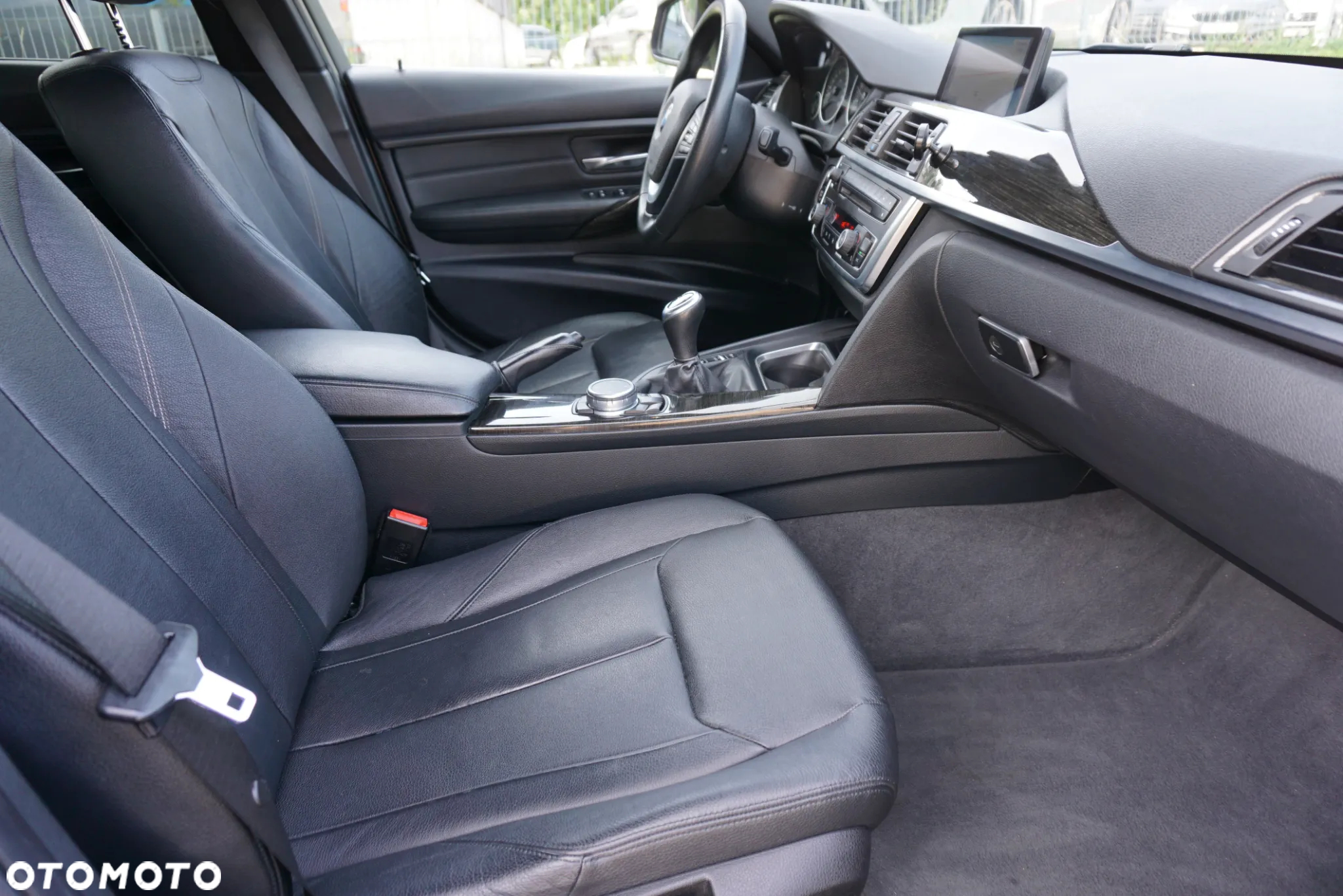 BMW Seria 3 318d Touring Luxury Line - 23