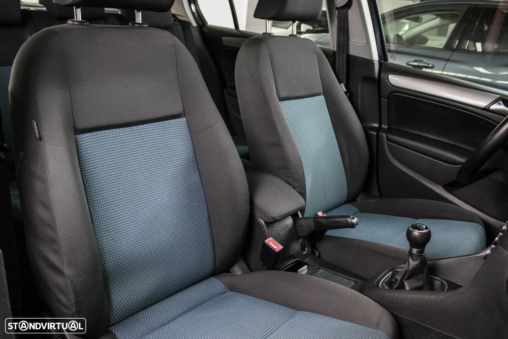 VW Golf 1.6 TDi Trendline BlueMotion - 17