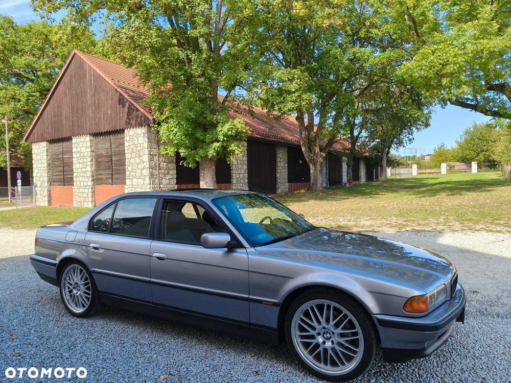 BMW Seria 7 - 12