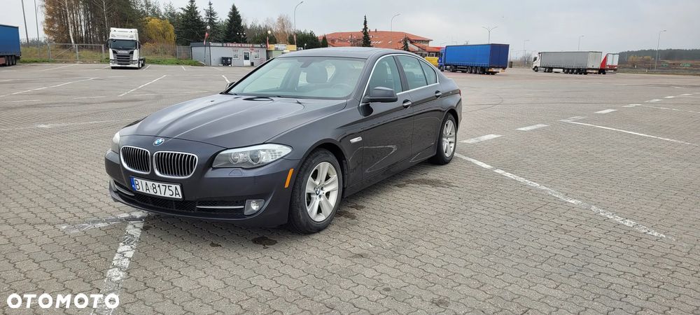 BMW Seria 5 528i xDrive - 9