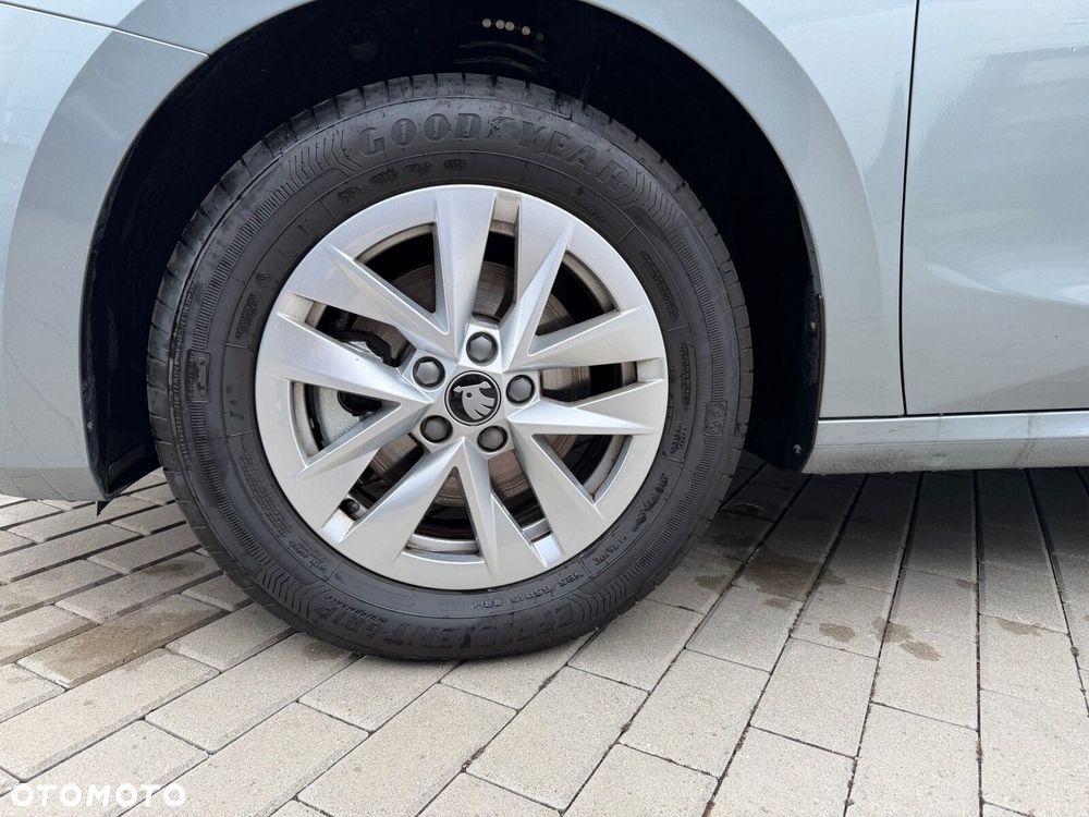 Skoda Fabia 1.0 TSI Drive - 29
