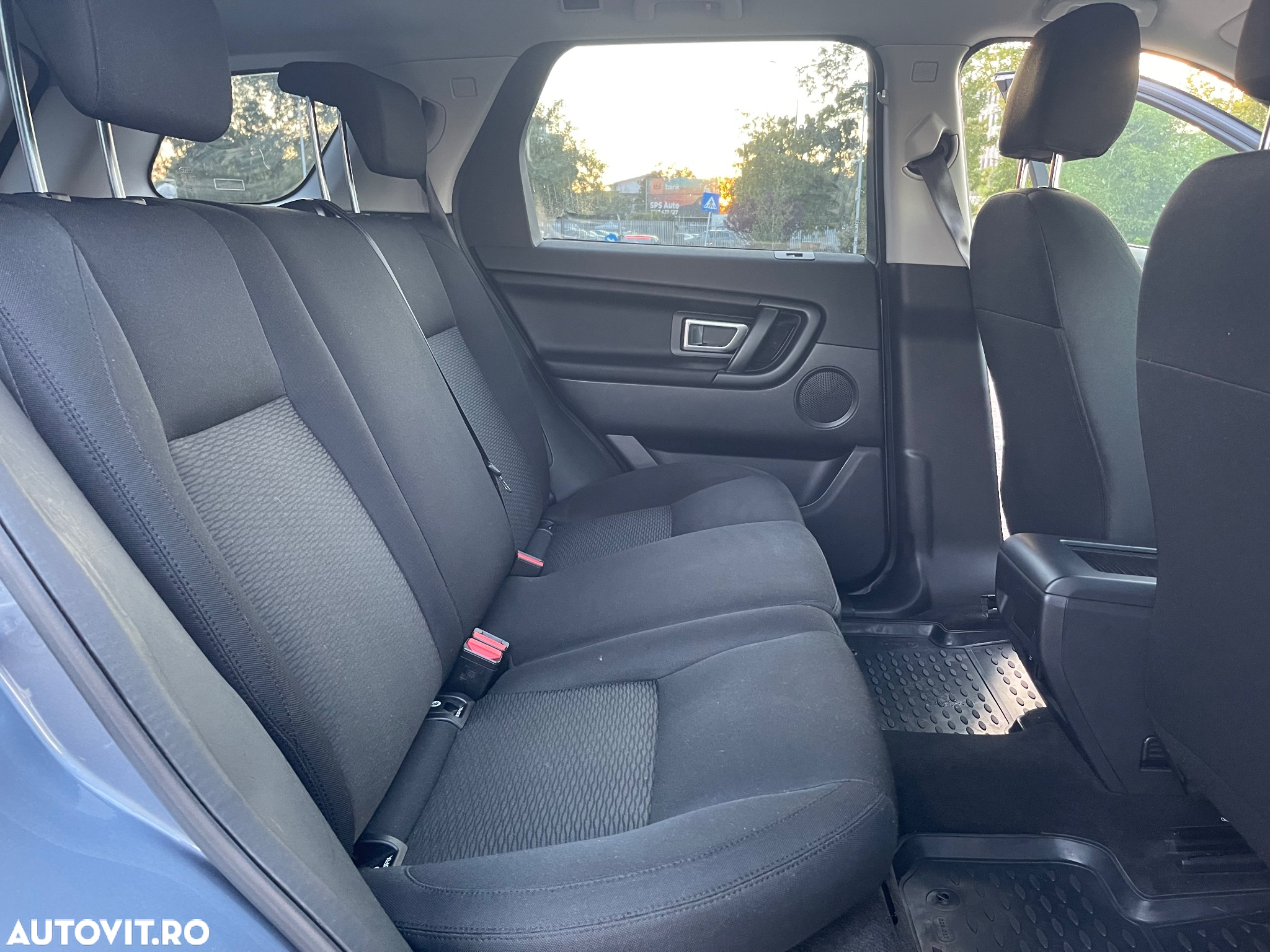Land Rover Discovery Sport - 8
