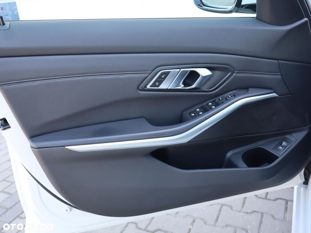 BMW Seria 3 318d - 17