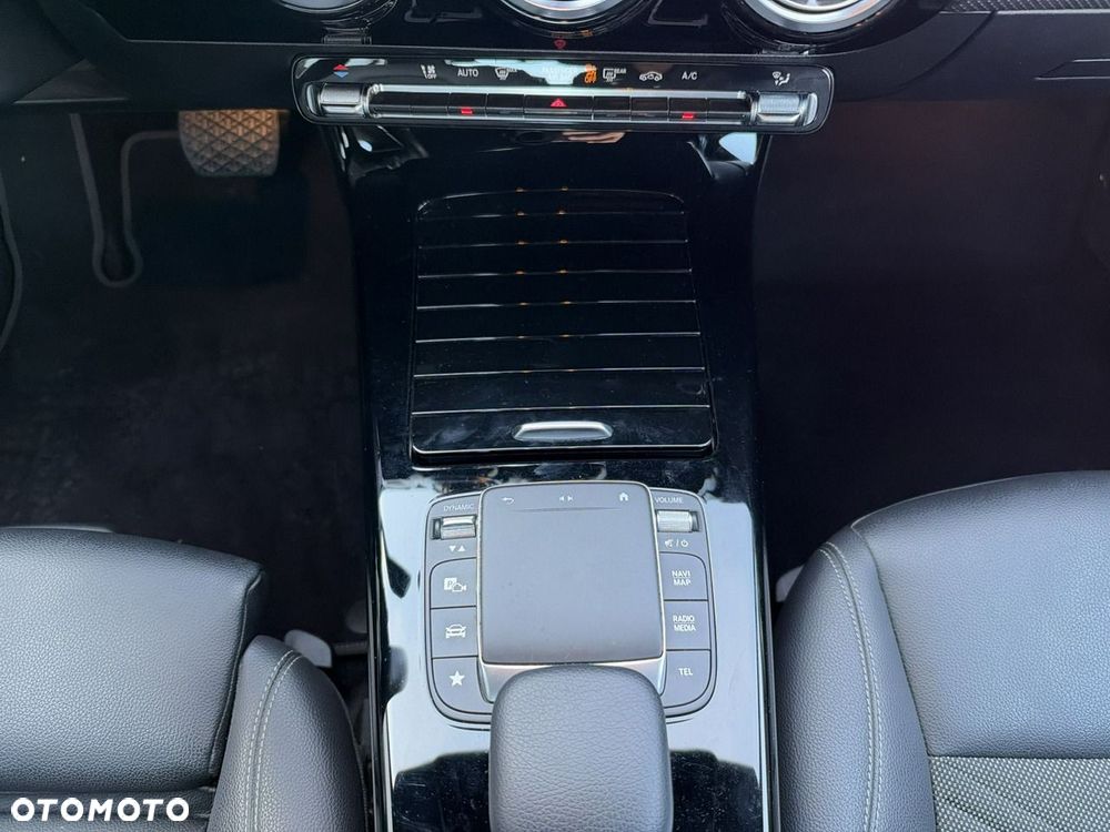 Mercedes-Benz CLA 180 7G-DCT - 24