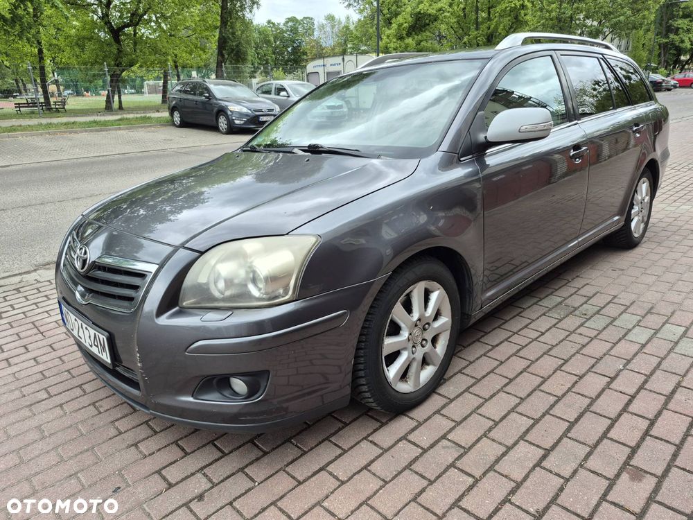 Toyota Avensis 2.2 D-4D Sol - 2
