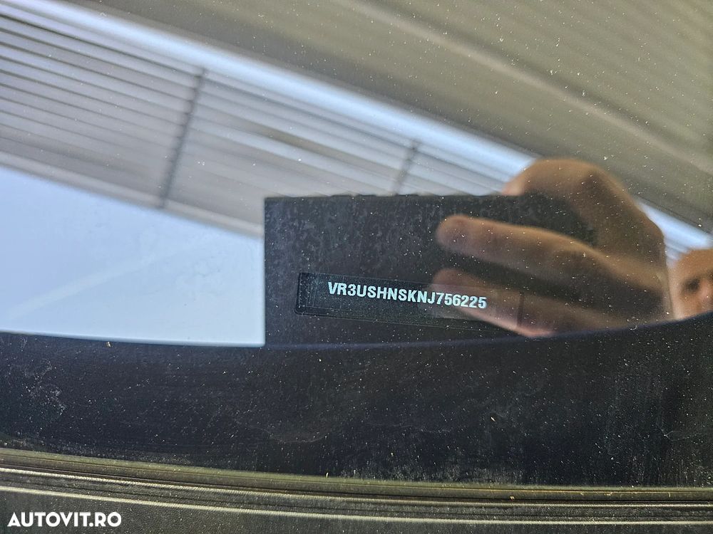 Peugeot 2008 1.2 PureTech BVM6 STT GT - 24