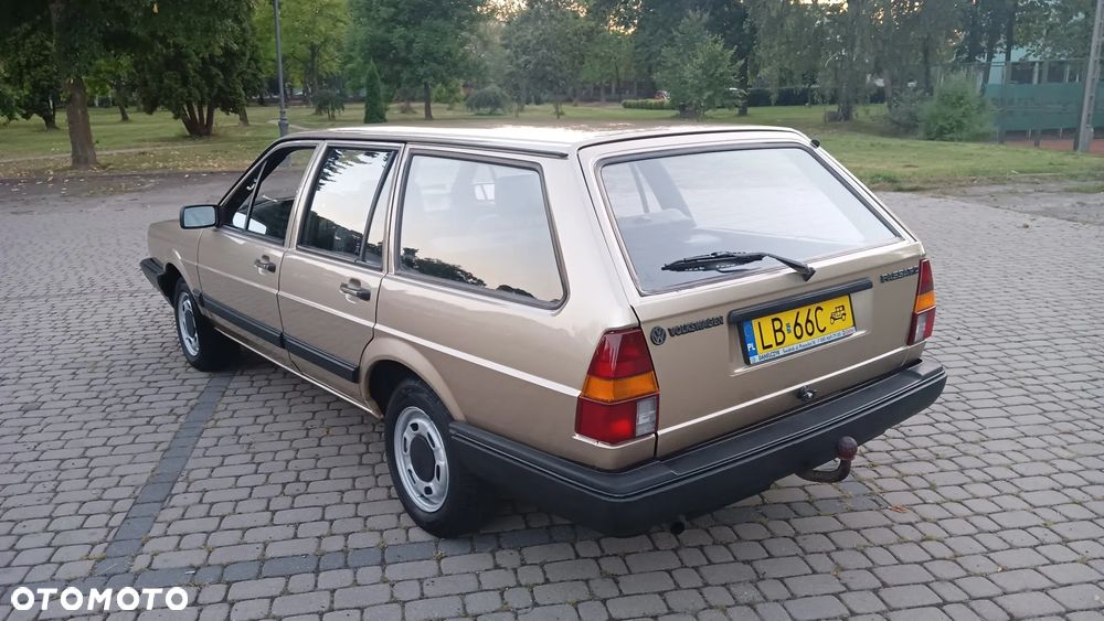 Volkswagen Passat 1.6 CL D - 2