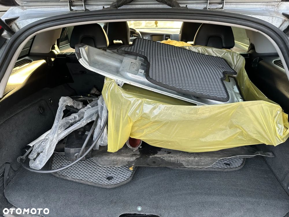 Volvo V60 D6 AWD Plug-in Hybrid Summum - 11